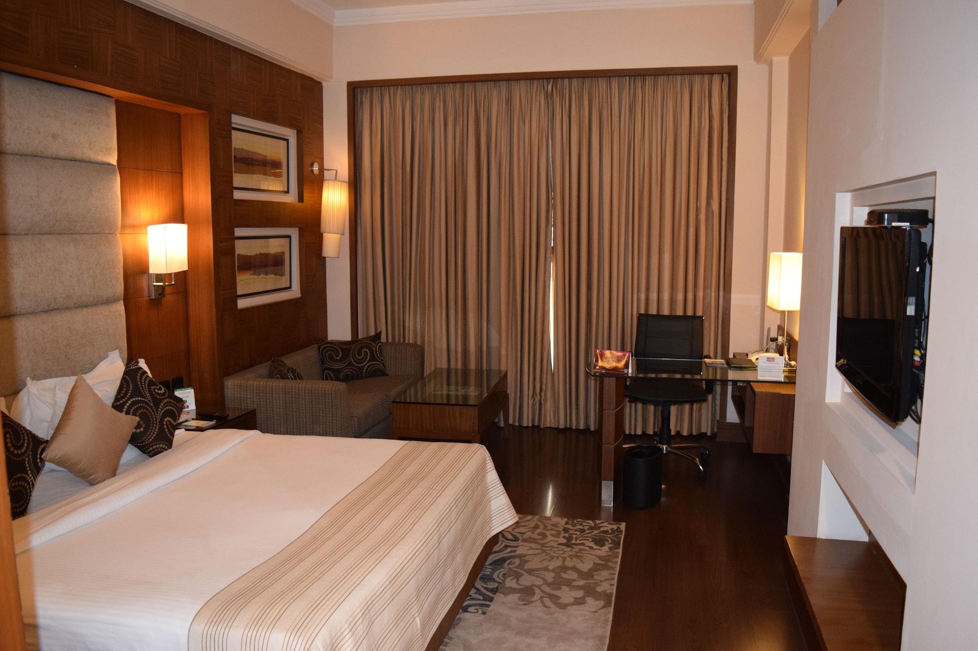 The Bristol Hotel Gurgaon Buitenkant foto
