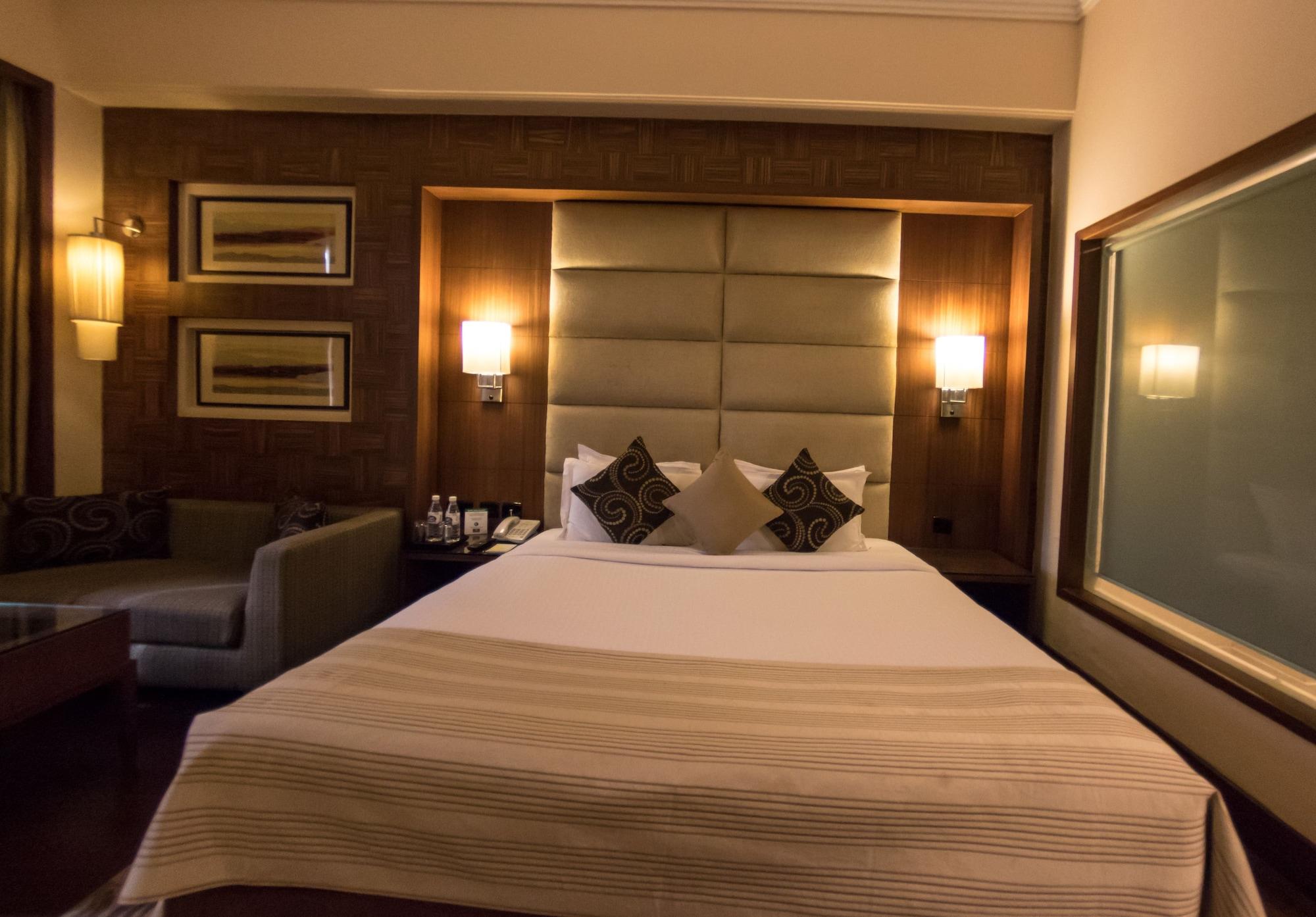 The Bristol Hotel Gurgaon Buitenkant foto