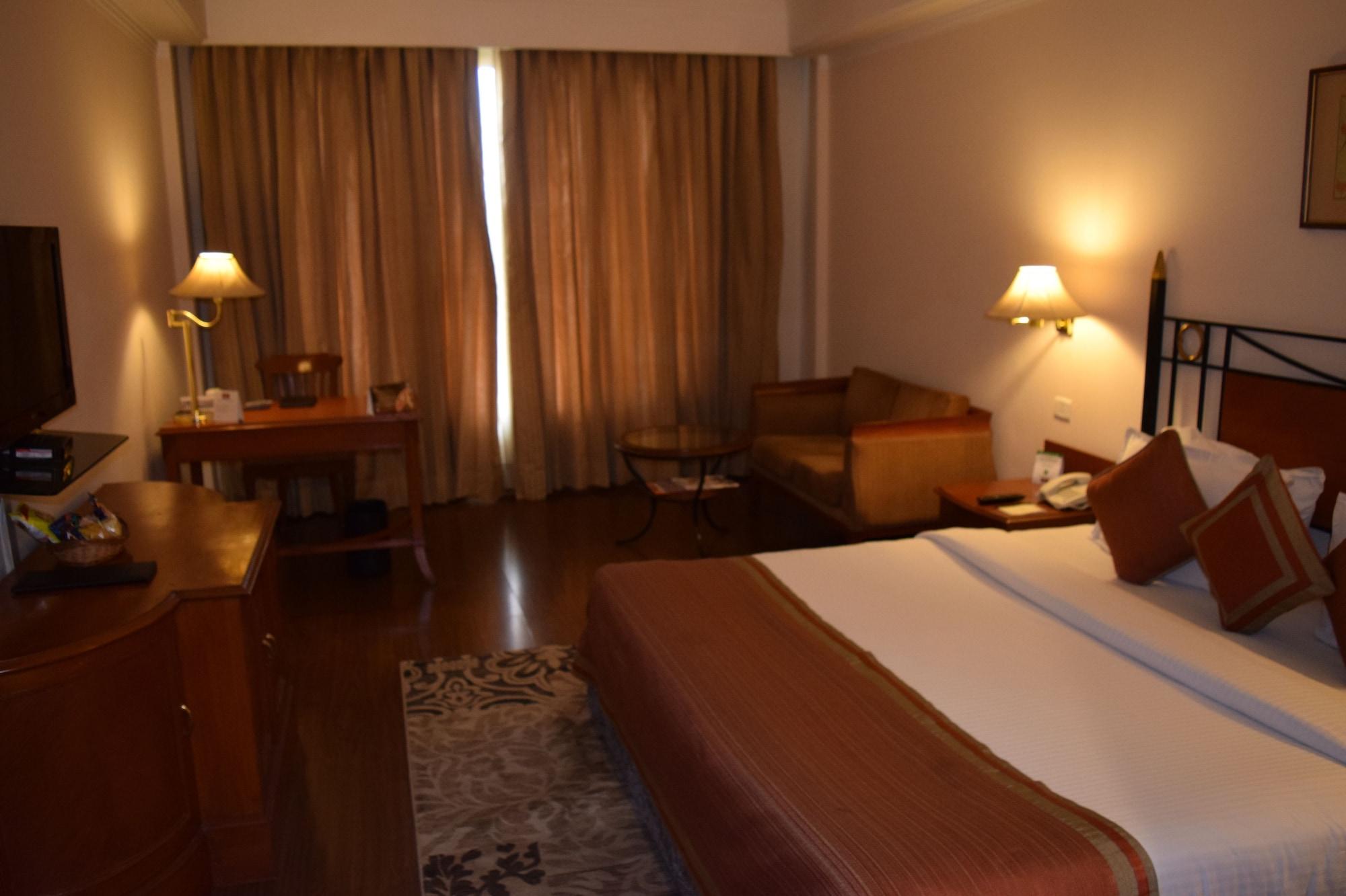 The Bristol Hotel Gurgaon Buitenkant foto