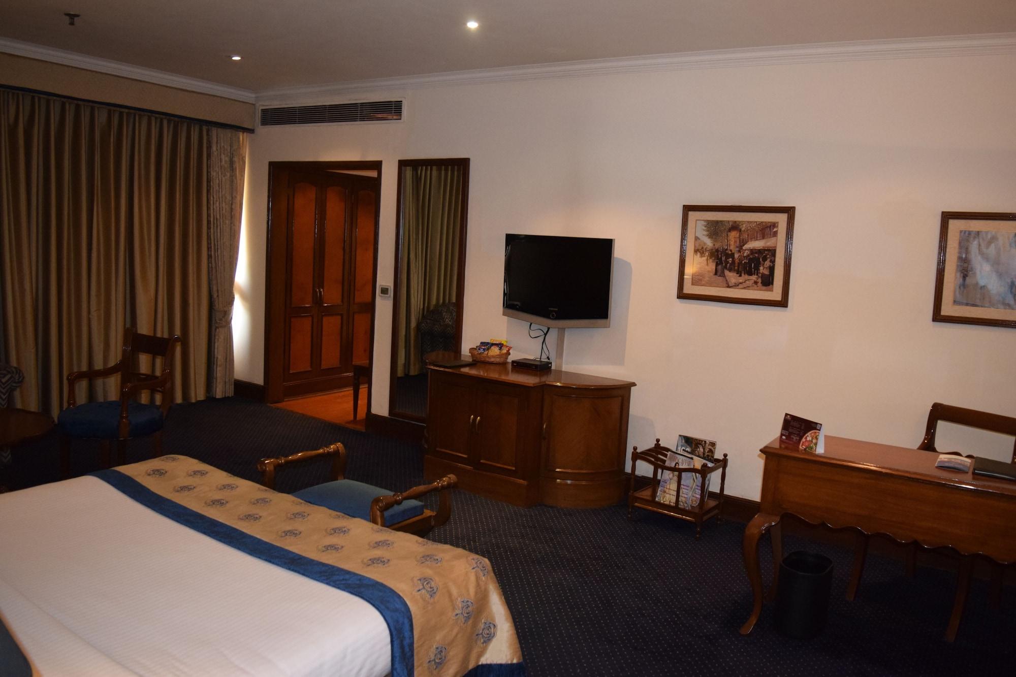The Bristol Hotel Gurgaon Buitenkant foto