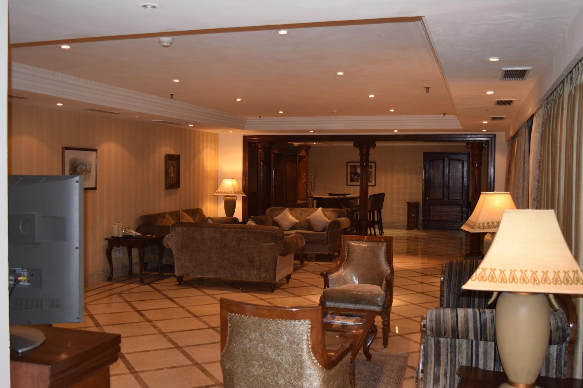 The Bristol Hotel Gurgaon Buitenkant foto