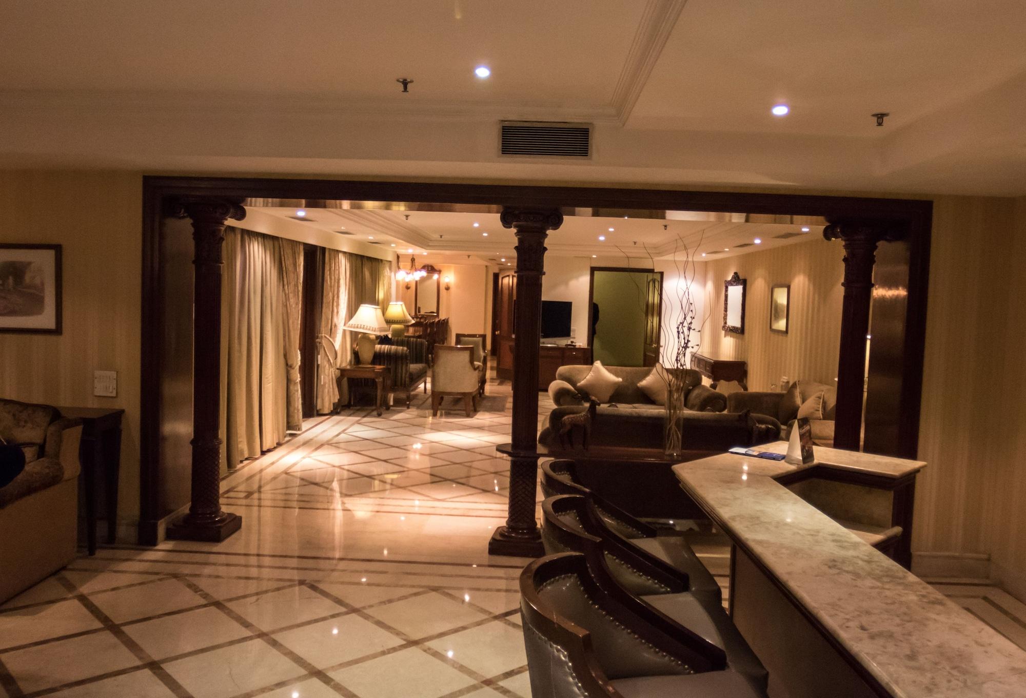 The Bristol Hotel Gurgaon Buitenkant foto