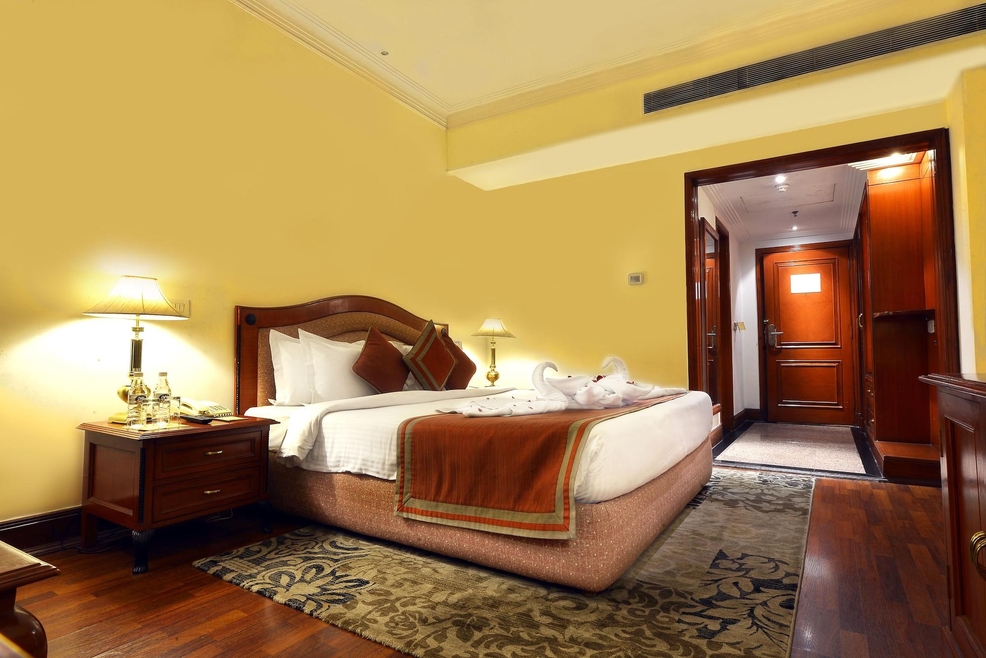 The Bristol Hotel Gurgaon Buitenkant foto