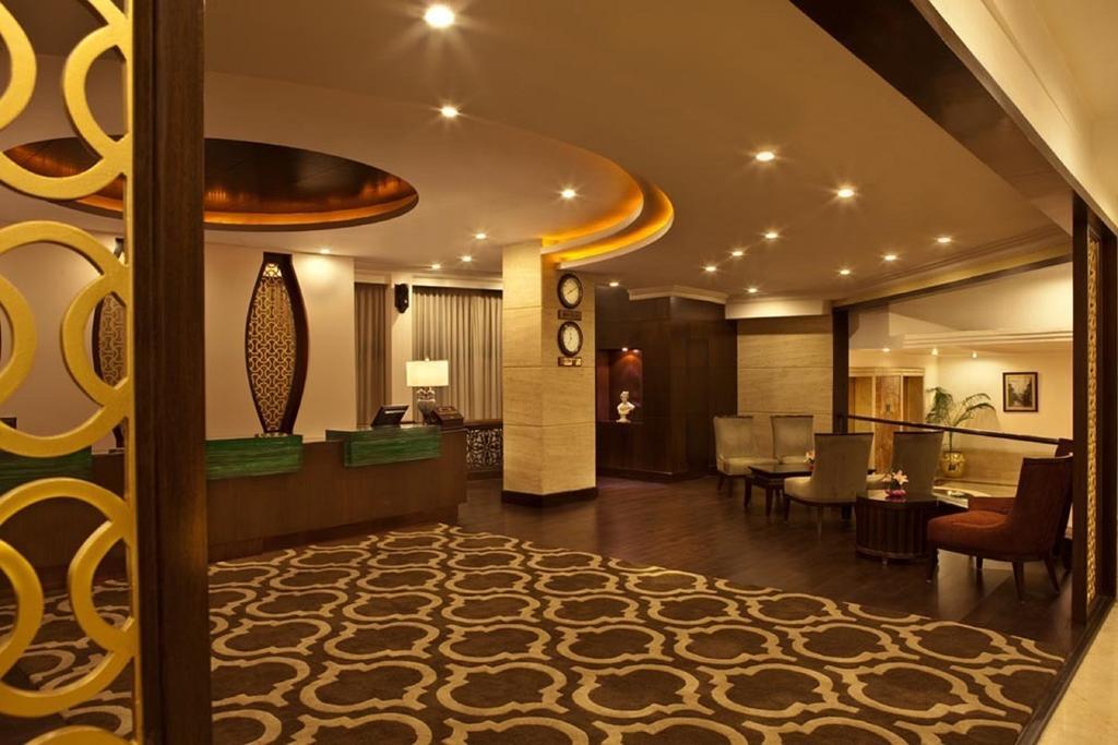 The Bristol Hotel Gurgaon Buitenkant foto