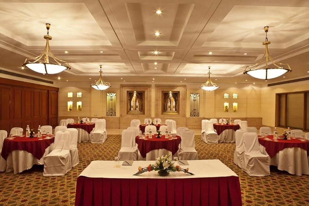 The Bristol Hotel Gurgaon Buitenkant foto