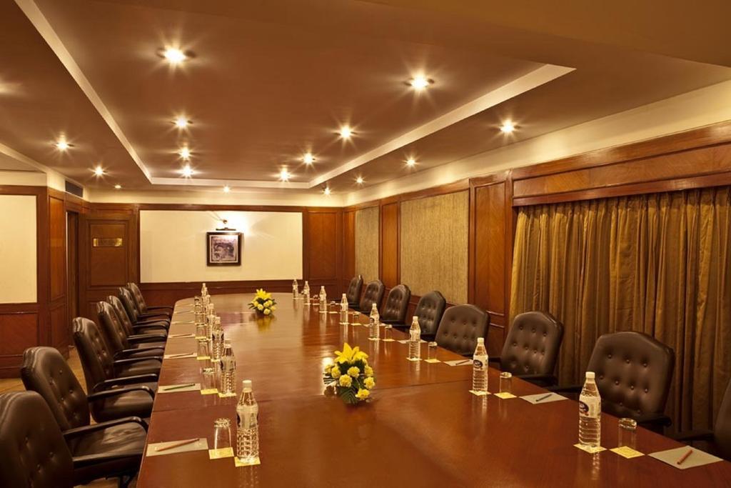 The Bristol Hotel Gurgaon Buitenkant foto