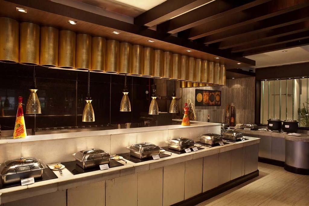 The Bristol Hotel Gurgaon Buitenkant foto