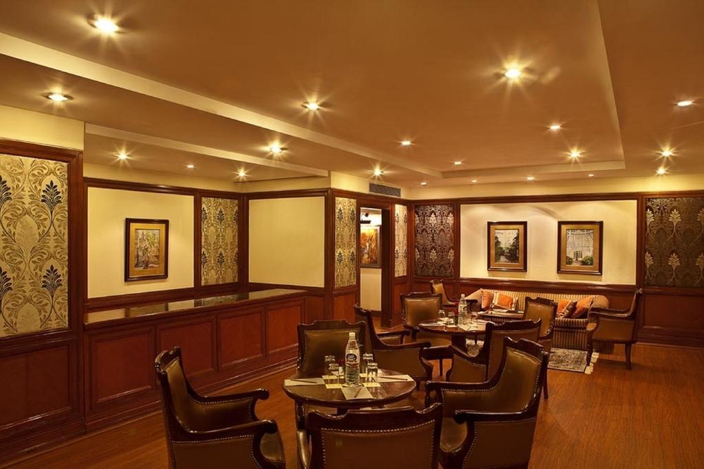 The Bristol Hotel Gurgaon Buitenkant foto