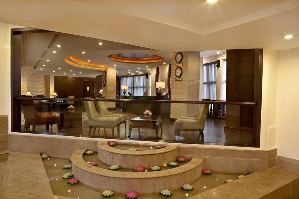 The Bristol Hotel Gurgaon Buitenkant foto