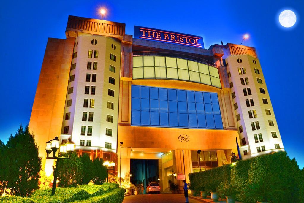 The Bristol Hotel Gurgaon Buitenkant foto