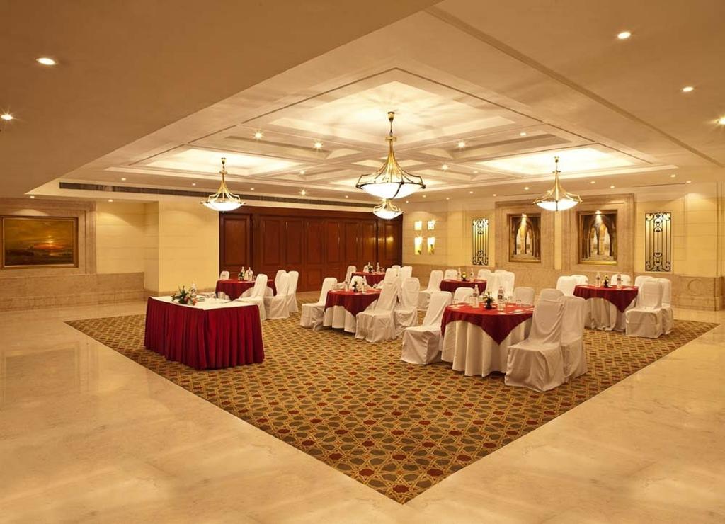 The Bristol Hotel Gurgaon Buitenkant foto