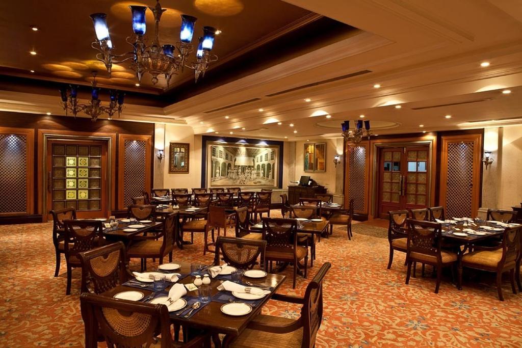 The Bristol Hotel Gurgaon Buitenkant foto