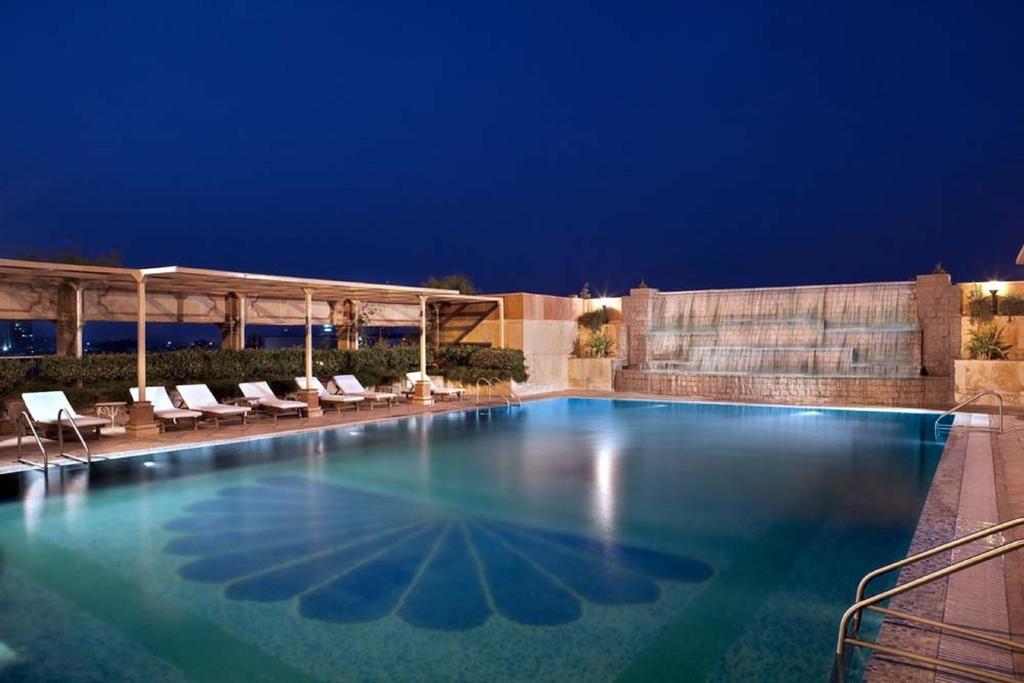 The Bristol Hotel Gurgaon Buitenkant foto