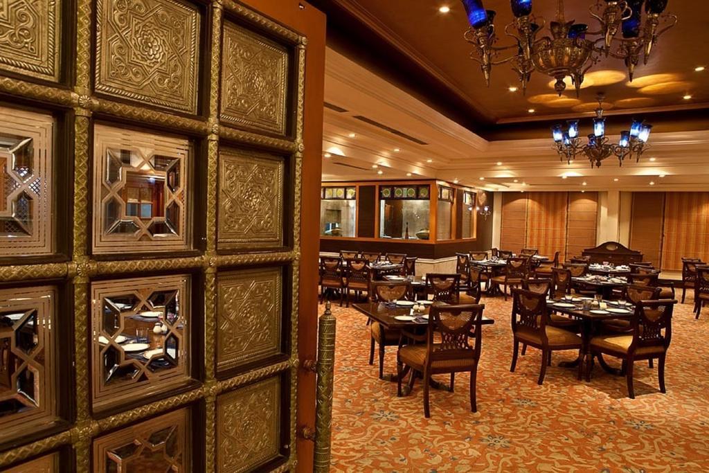 The Bristol Hotel Gurgaon Buitenkant foto