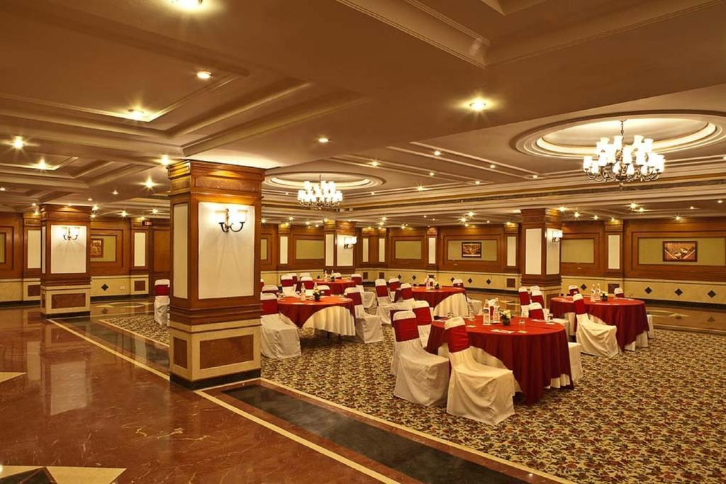 The Bristol Hotel Gurgaon Buitenkant foto