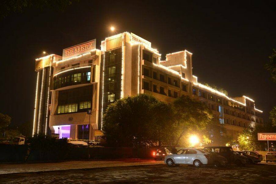 The Bristol Hotel Gurgaon Buitenkant foto