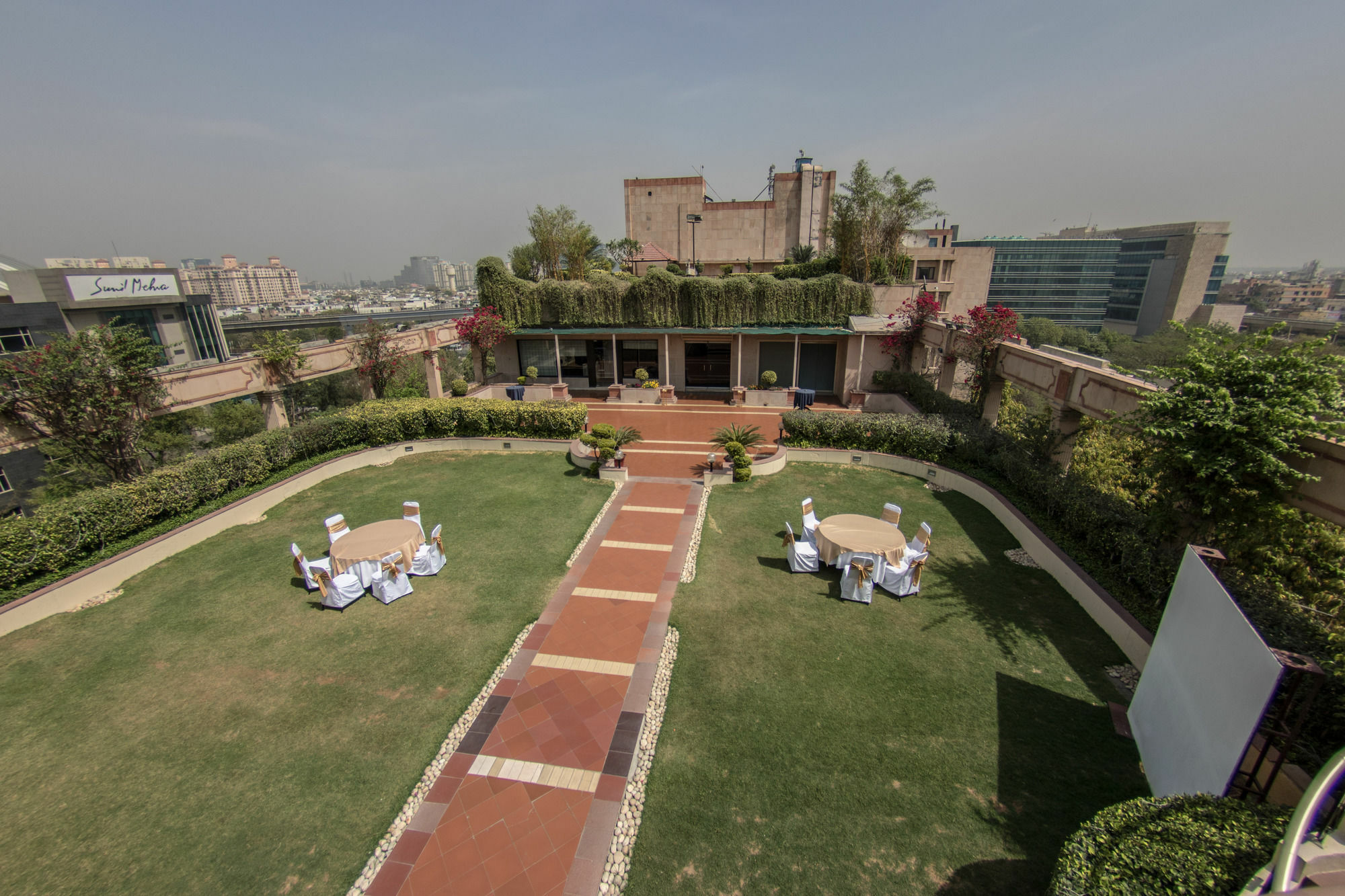 The Bristol Hotel Gurgaon Buitenkant foto