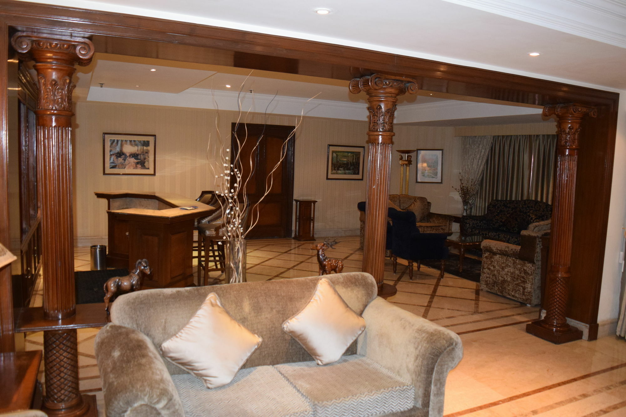 The Bristol Hotel Gurgaon Buitenkant foto