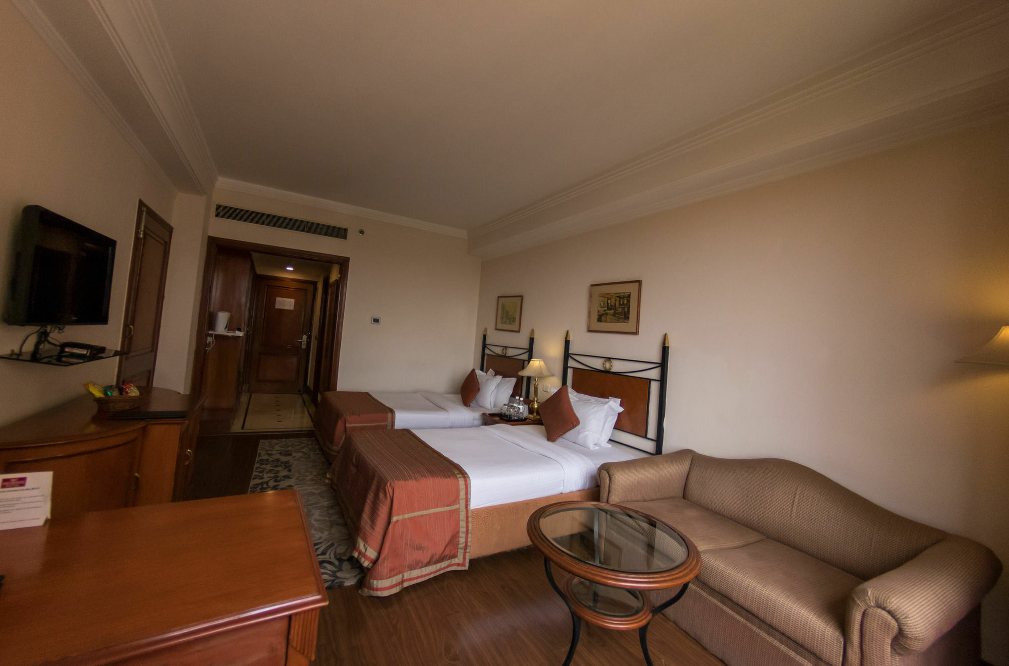 The Bristol Hotel Gurgaon Buitenkant foto