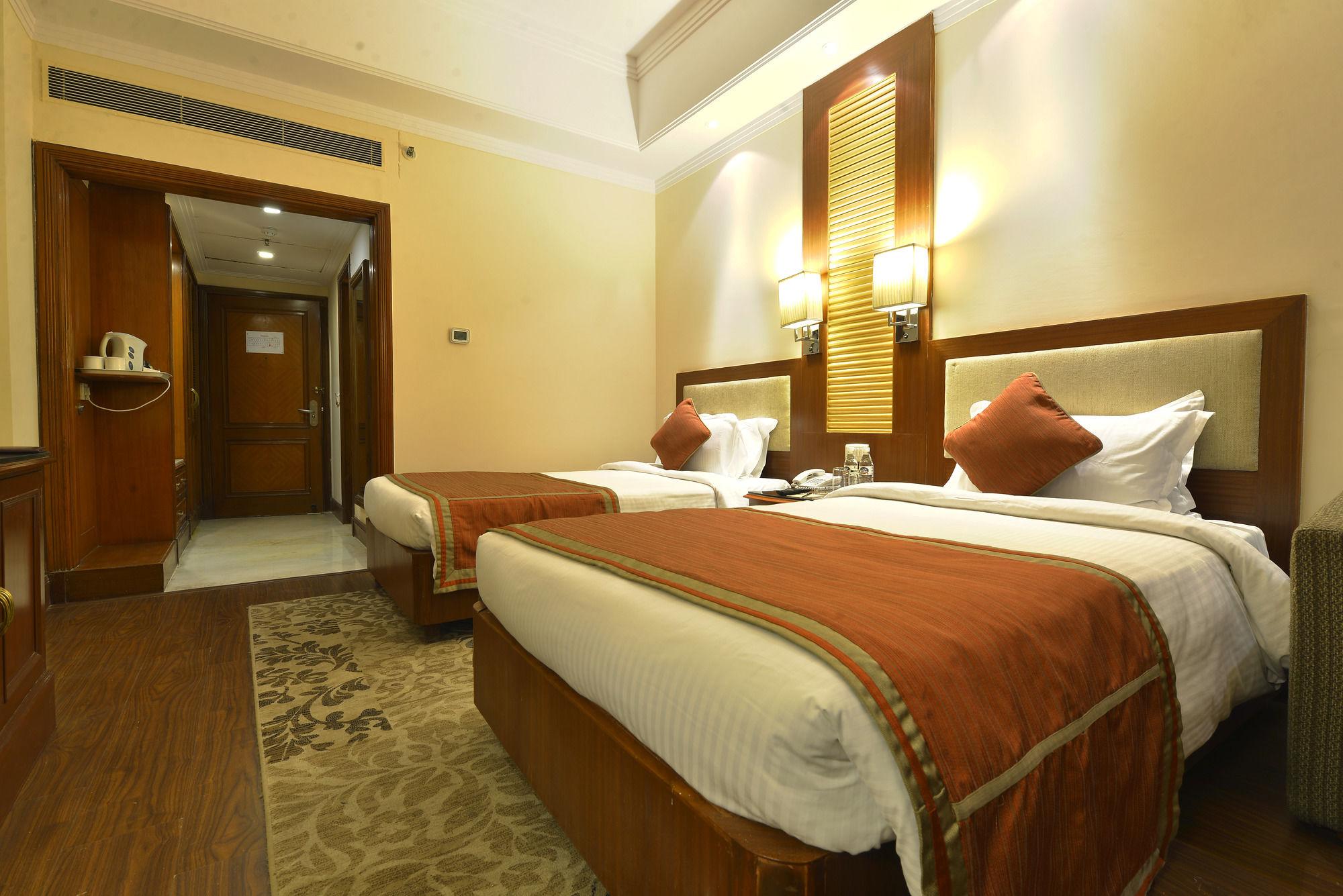 The Bristol Hotel Gurgaon Buitenkant foto