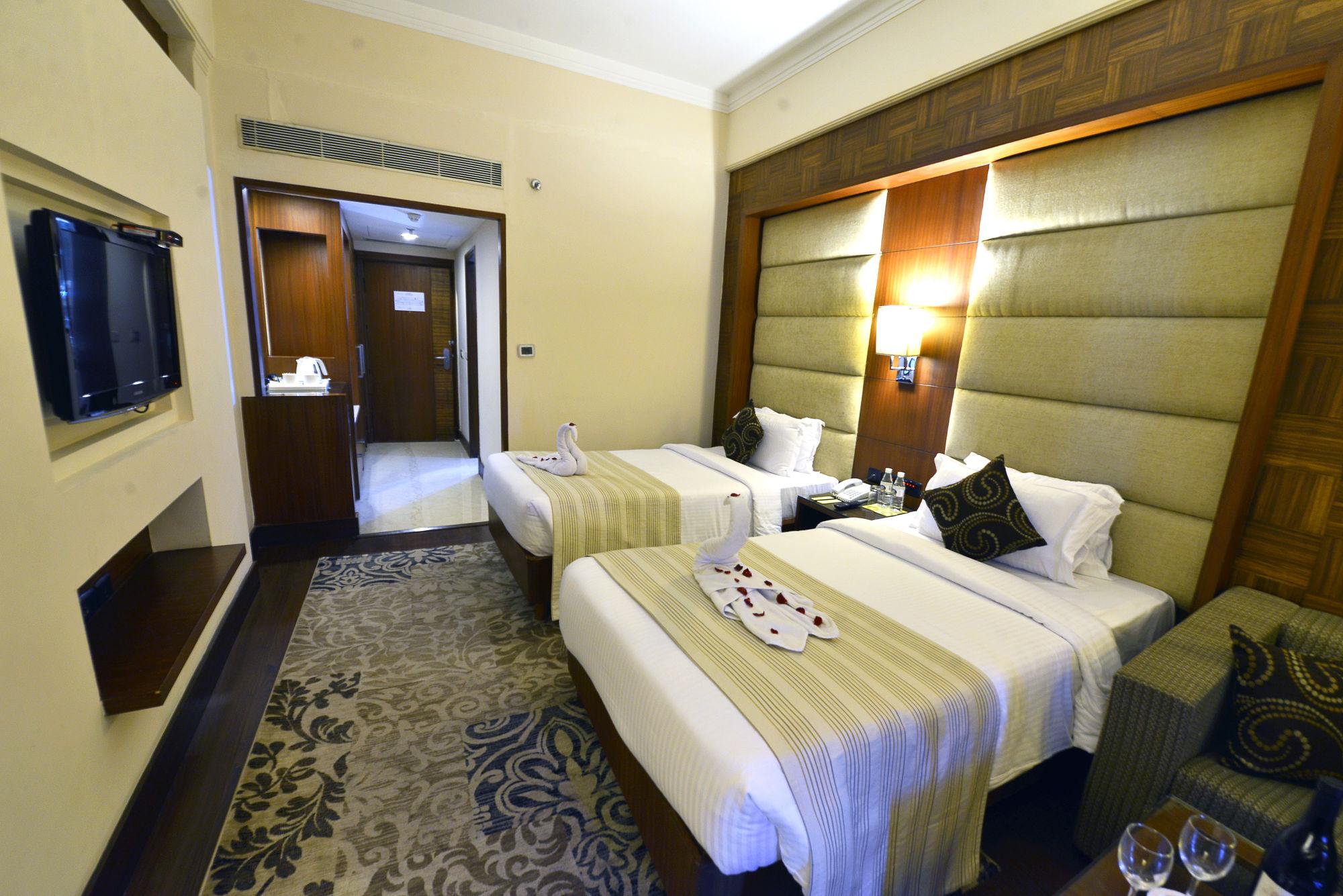 The Bristol Hotel Gurgaon Buitenkant foto